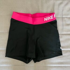WOMENS NIKE COMPRESSION SHORTS